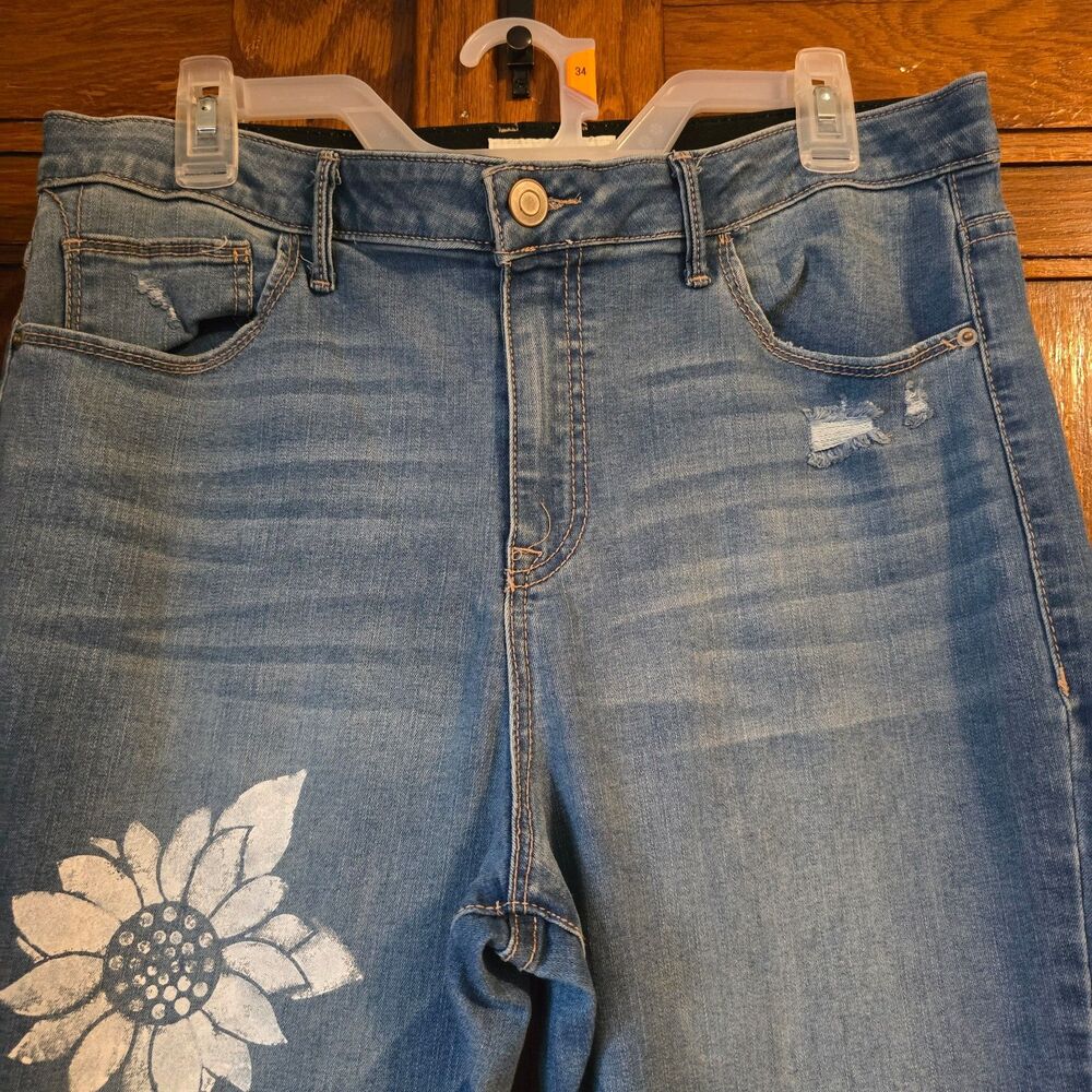 HANDCRAFTED Upcycled Denim Jeans HANDPAINTED Bell Bottoms Floral Design Size 14 - Picture 6 of 12